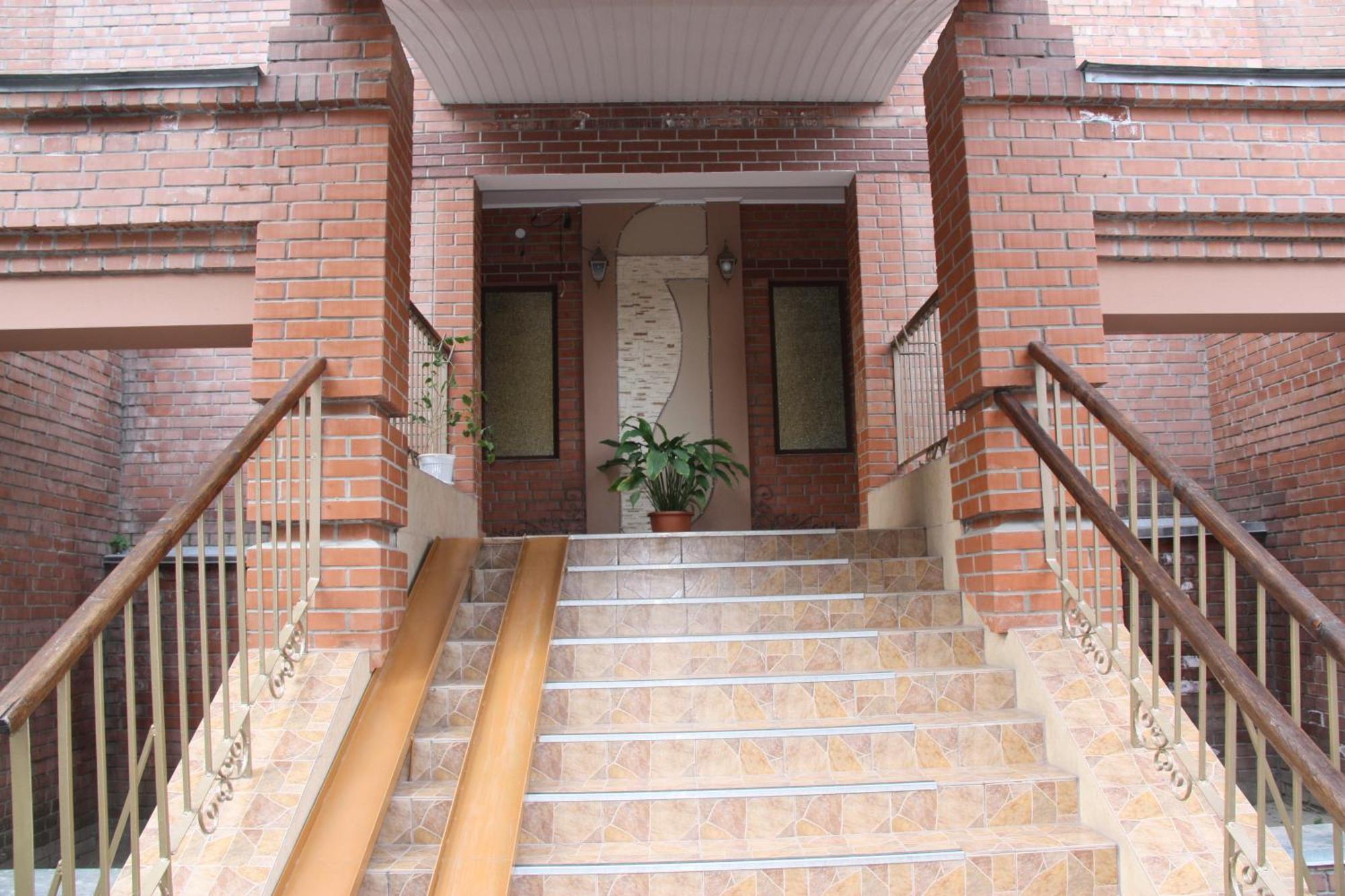 7 Sky Hotel Klinicheskaya Street Киев Екстериор снимка