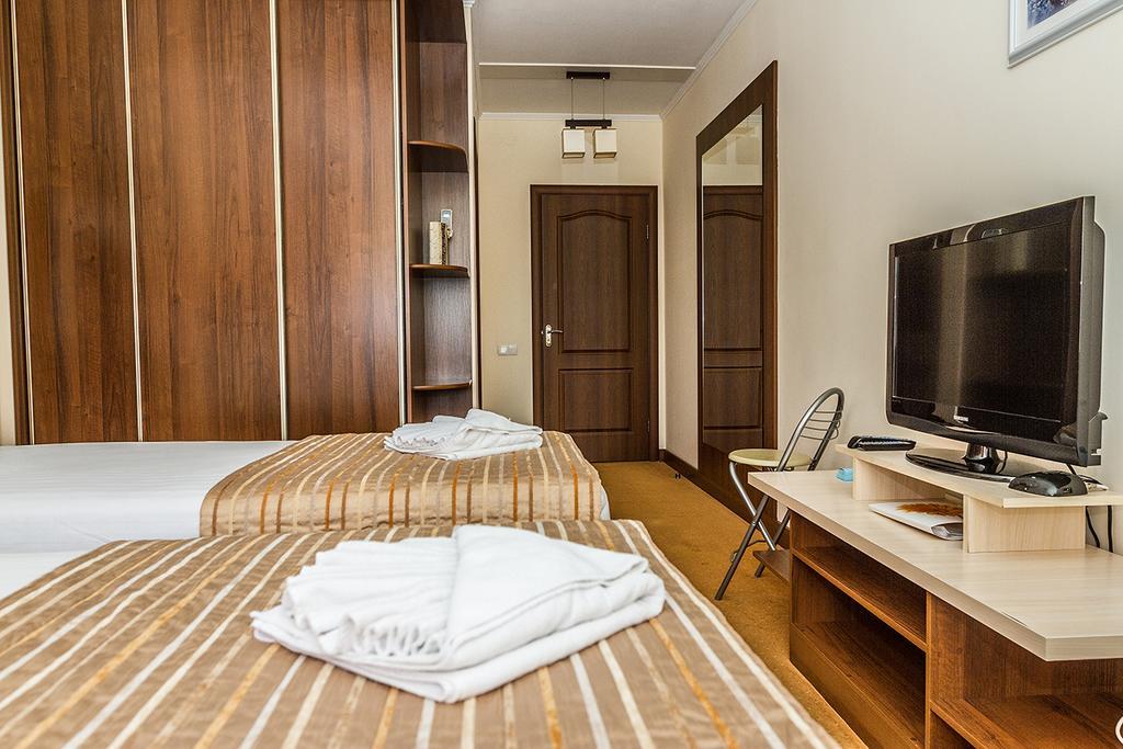 7 Sky Hotel Klinicheskaya Street Киев Екстериор снимка