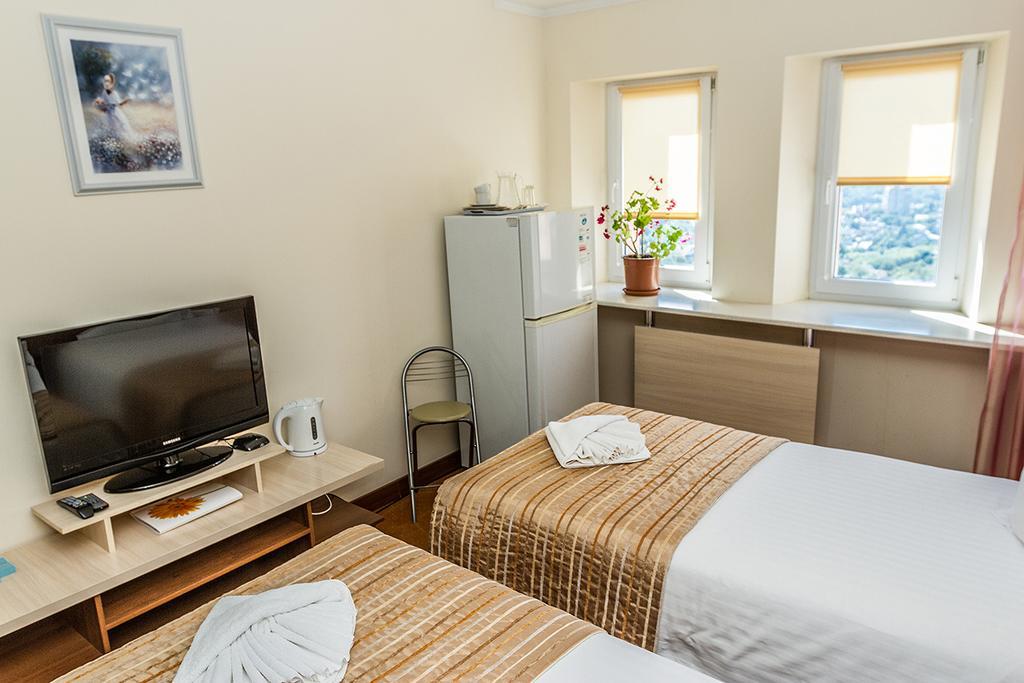 7 Sky Hotel Klinicheskaya Street Киев Екстериор снимка