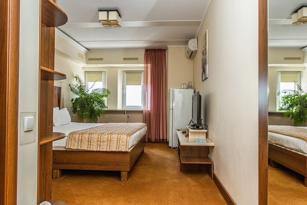 7 Sky Hotel Klinicheskaya Street Киев Екстериор снимка
