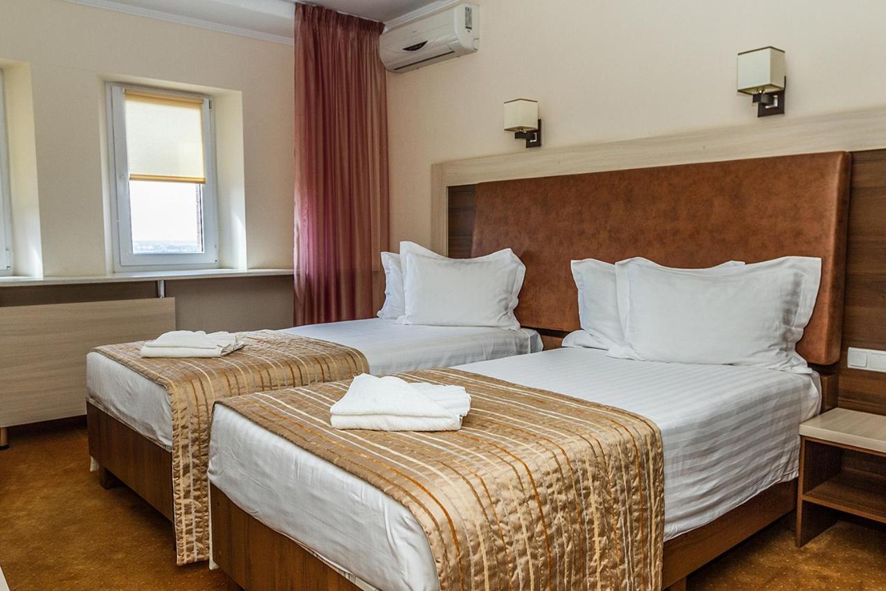 7 Sky Hotel Klinicheskaya Street Киев Екстериор снимка