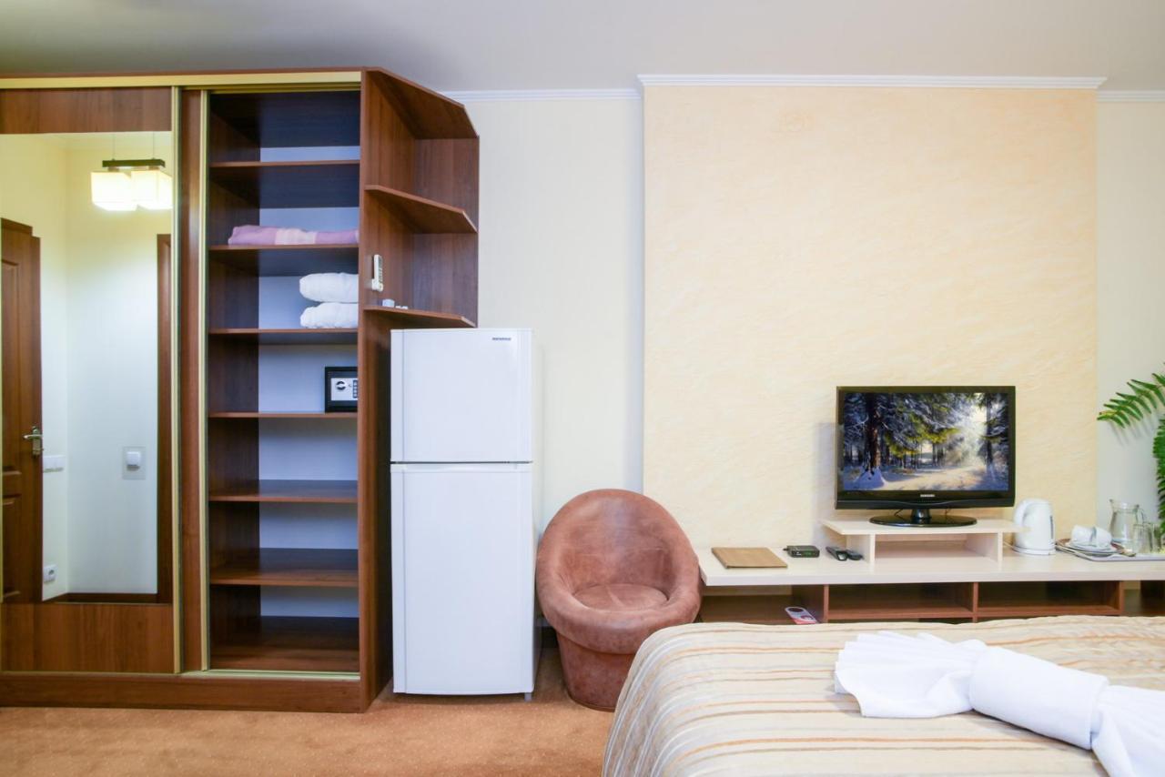 7 Sky Hotel Klinicheskaya Street Киев Екстериор снимка