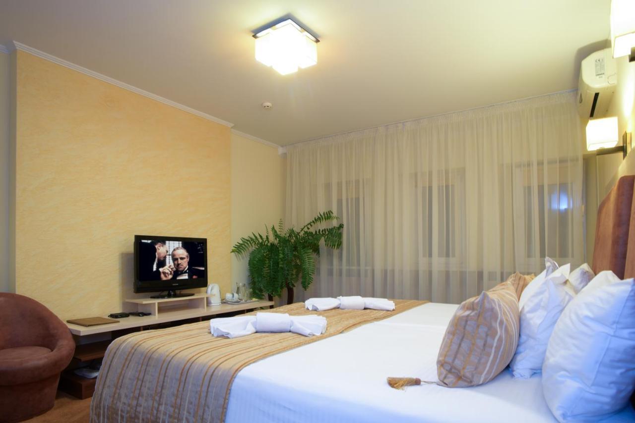 7 Sky Hotel Klinicheskaya Street Киев Екстериор снимка
