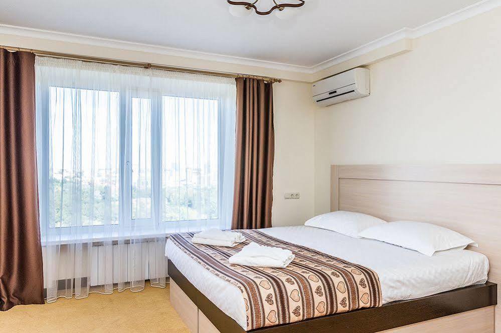 7 Sky Hotel Klinicheskaya Street Киев Екстериор снимка