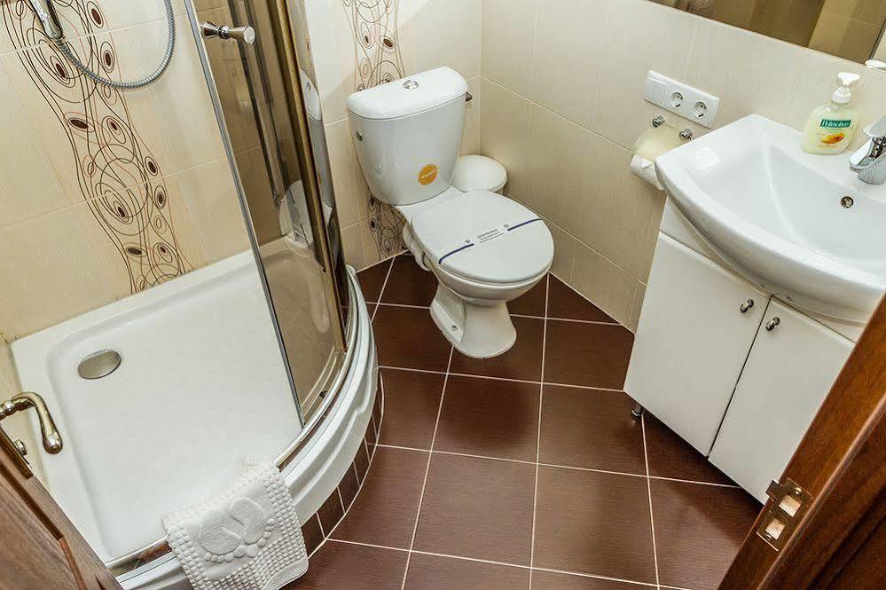 7 Sky Hotel Klinicheskaya Street Киев Екстериор снимка