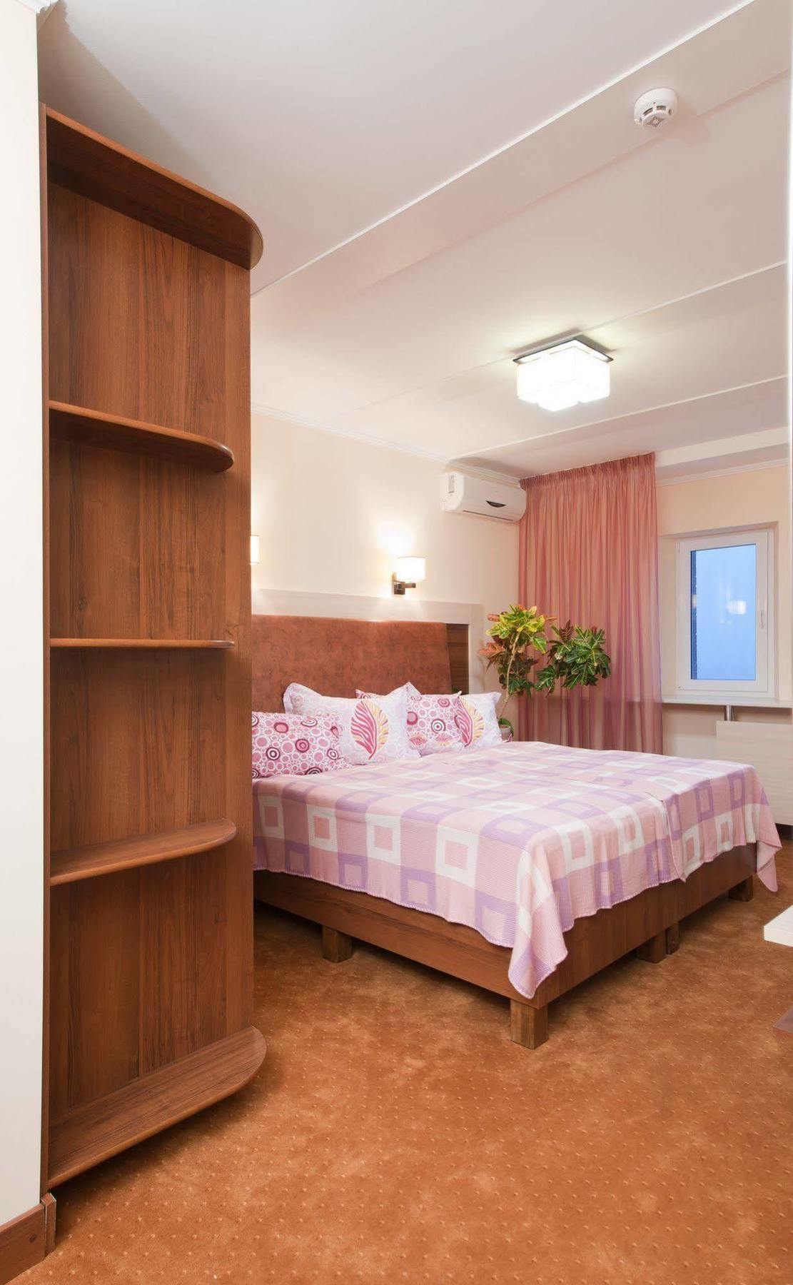 7 Sky Hotel Klinicheskaya Street Киев Екстериор снимка