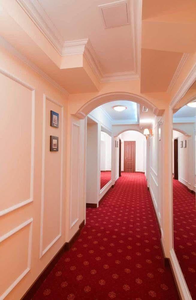 7 Sky Hotel Klinicheskaya Street Киев Екстериор снимка