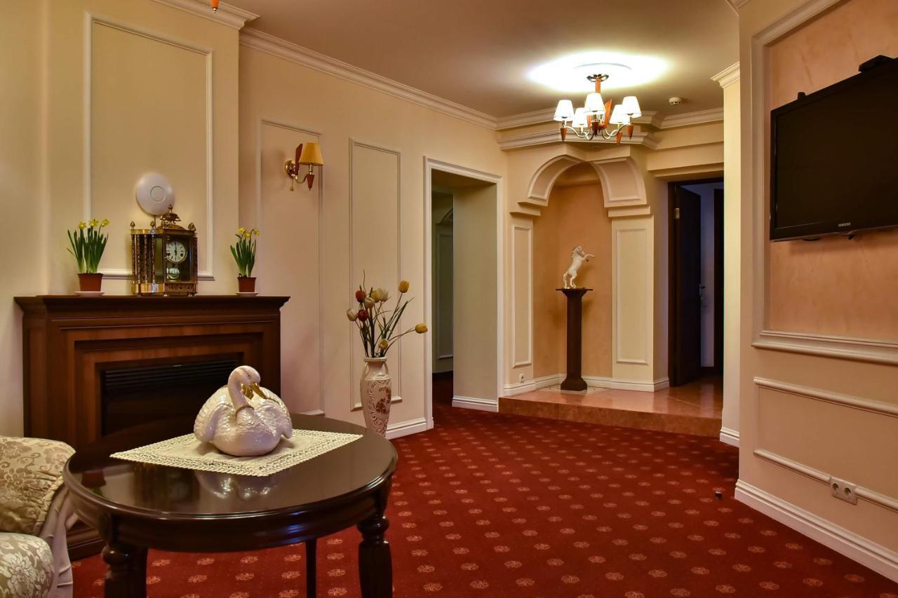 7 Sky Hotel Klinicheskaya Street Киев Екстериор снимка