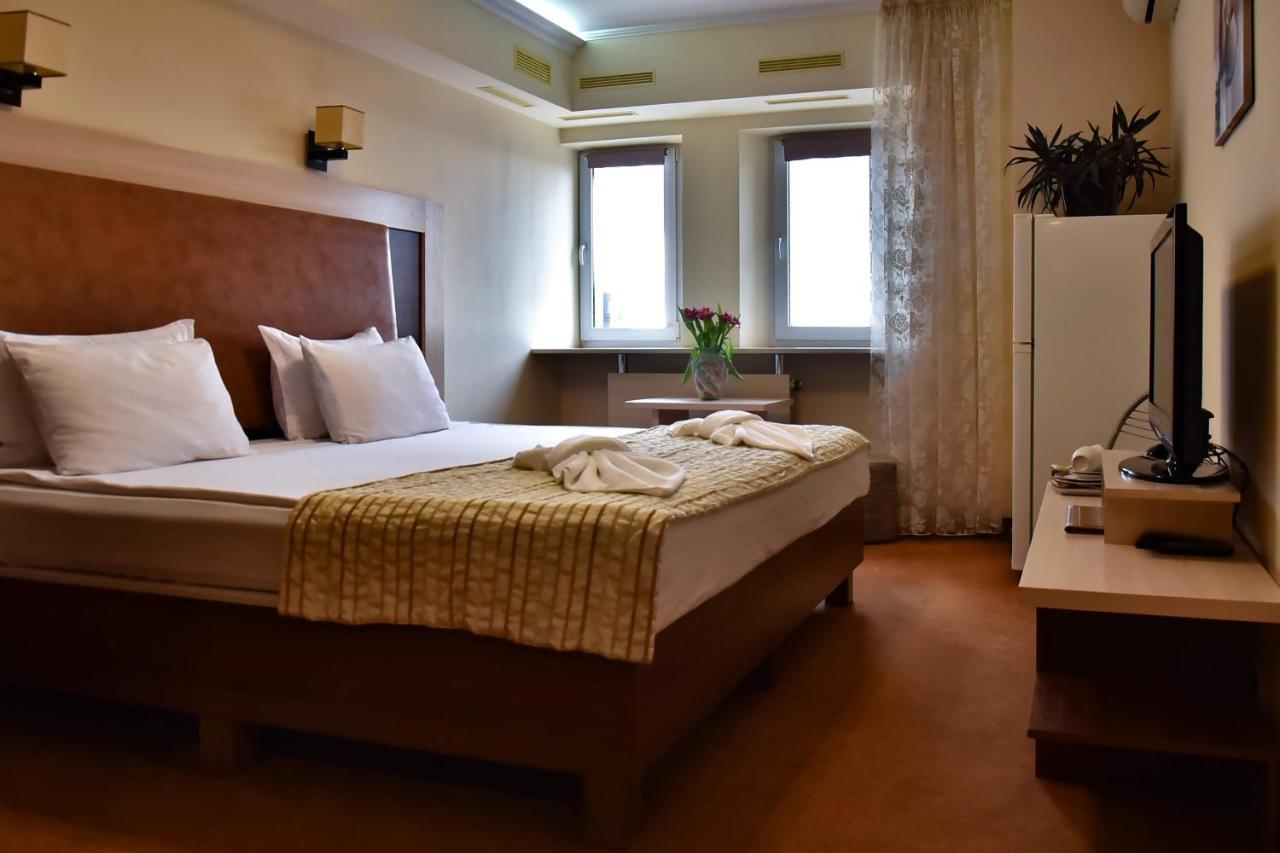 7 Sky Hotel Klinicheskaya Street Киев Екстериор снимка